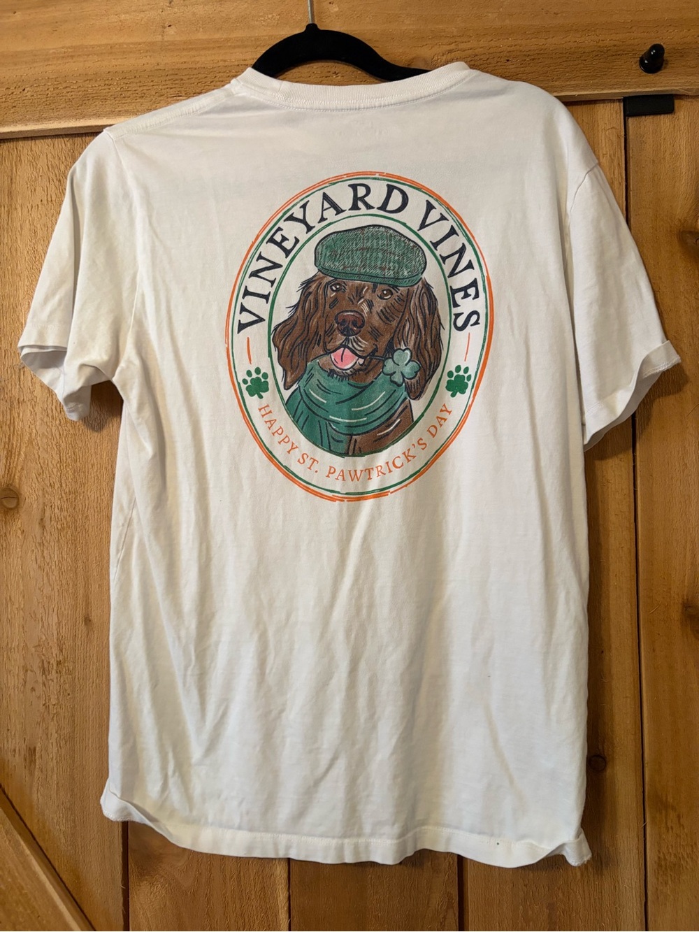 Vineyard Vines st Patrick’s dayWhite Short Sleeve Pocket Tee with Graphic Pocket